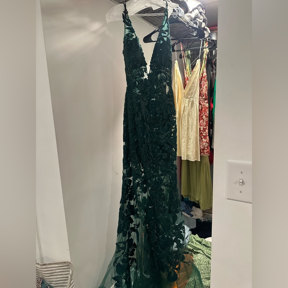 Jovani 60283 Green Plunging Neckline Prom Dress. Emerald Green. Size 10
